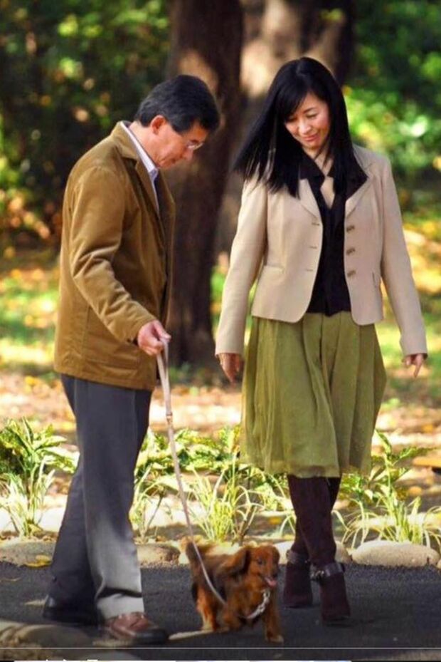 夫・博行さんがイギリスから帰国するたび、夫婦で近所の公園を犬と散歩するのが日課だった。事件後、ずっと支えてくれた最愛の夫は、2010年に60歳という若さで旅立った
