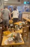 SNSで拡散された、池袋で起きたと思われる“中華料理店”乱闘動画2/3