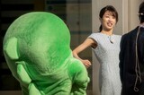 『Live News it!』でのガチャピンとの共演の合間にわちゃわちゃする加藤綾子（2020年5月）