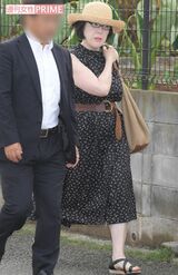 SPとともに自宅マンションを出た佳代さん