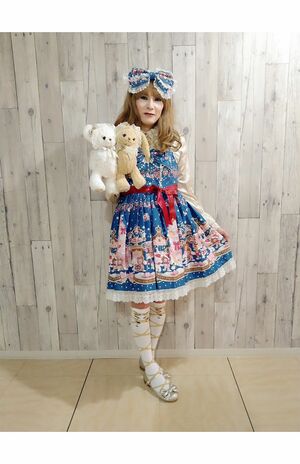 ロリータファッションに身を包むオンプさん（本人SNSより）