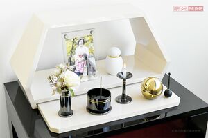 これまでの定番デザインとはまったく違う、置き場所にもこだわらない『ミニ仏壇』