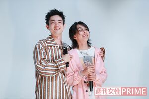 撮影期間中は「現場は太賀、プライベートは俺（菅田）」と、YOSHIを2人で役割分担しながら、見守っていたんだとか　撮影／森田晃博