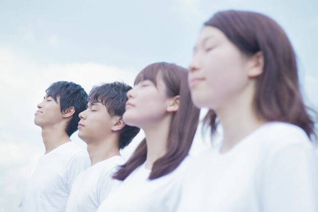 口だけでハッハッと息する浅い呼吸では身体の緊張はほぐれない。イライラしていたり、身体が重いと感じたら、深呼吸で副交感神経を活性化して身体をゆるめるクセをつけよう。やり方は、まず息を吐ききること。きちんと吐けば、自然とたっぷりの空気を吸い込める。