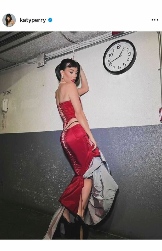 3月のイベントでの大胆な着こなし（ケイティ・ペリー公式インスタグラムより）