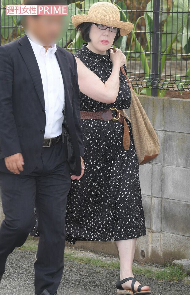 SPとともに自宅マンションを出た佳代さん