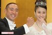 結婚会見時の市川海老蔵と小林麻央さん