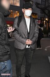 '20年、ユーチューバーデビューについて直撃取材を受ける宮迫博之