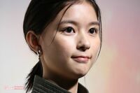芳根京子、厳しい生活送る家族に恩返し!『べっぴん』マネーで“実家をプレゼント”