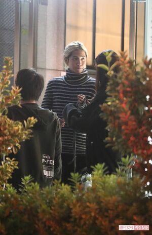 『極主夫道』の撮影を行う金髪姿の志尊淳