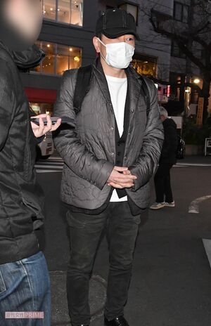 '20年、ユーチューバーデビューについて直撃取材を受ける宮迫博之