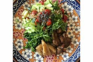 家庭菜園と料理が趣味。ベランダのハーブや再生野菜でお皿に彩りをプラスするようにしている