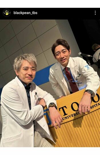 シーズン1に引き続き共演している小泉孝太郎と一緒に、にこやかなオフショット（番組公式インスタグラムより）