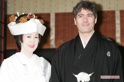 2007年、フランス人アートディレクターのローラン・グナシアさんと結婚した寺島しのぶ