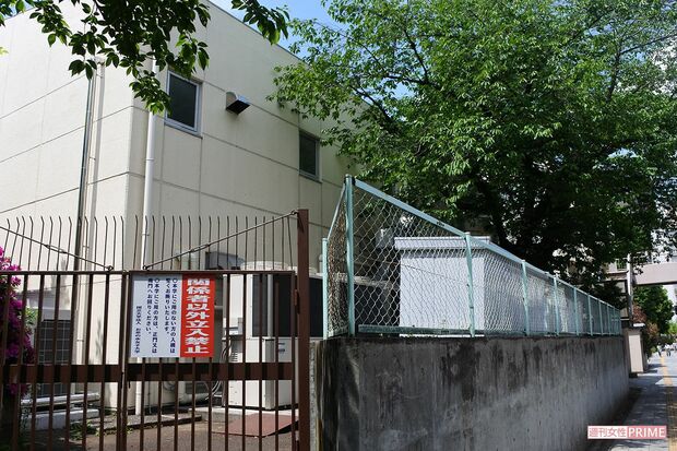 附属小学校の近くで警察が入念に捜査していたという目撃情報も