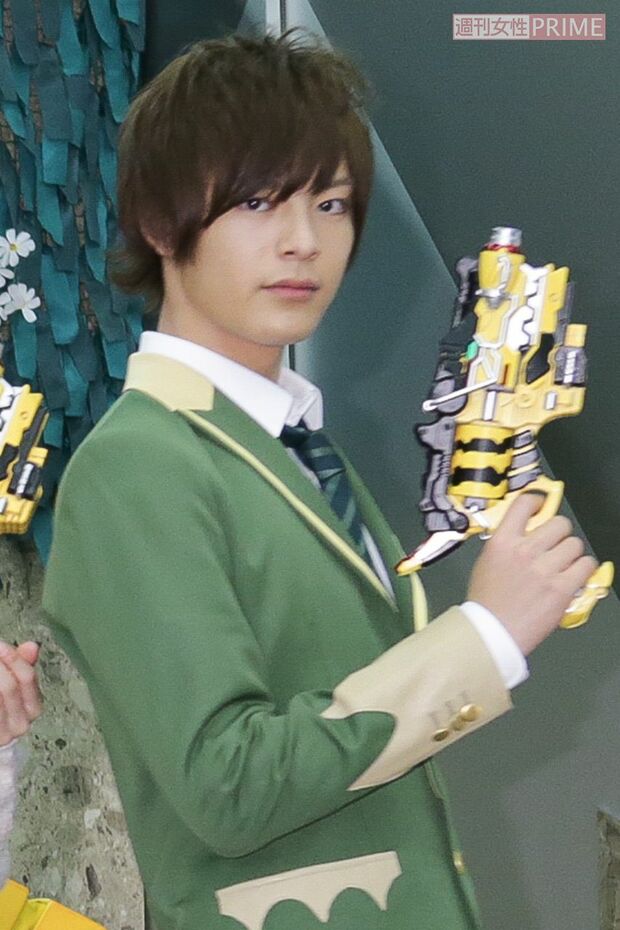 塩野瑛久…当時18歳。ジュノンボーイ出身で、『獣電戦隊キョウリュウジャー』（’13年）では立風館ソウジ／キョウリュウグリーンを演じた。その後の出演作は『貴族降臨 PRINCE OF LEGEND』（’19年）など