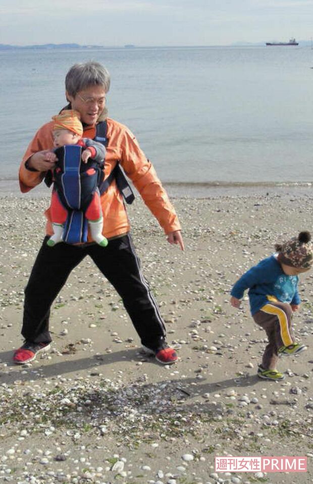 家庭では4人の子どもを持つ父親でもある