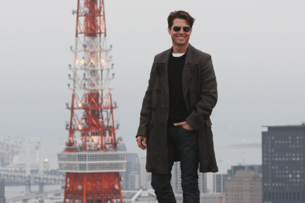 '09年3月、元妻のケイティ・ホームズ、愛娘スリとともにヘリコプターで登場