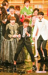 デビュー35周年は『第66回NHK紅白歌合戦』で白組のトリ。『ギンギラギンにさりげなく』を歌い、審査員の黒柳徹子も大喜び（'15年12月）