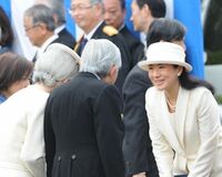 雅子さま、春の園遊会で両陛下に