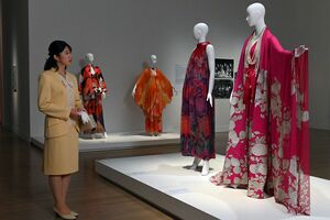 6月25日、ファッションデザイナー・森英恵さんの生誕100年を記念した展覧会を鑑賞された愛子さま。30年以上前のデザインとは思えない着こなしをされて