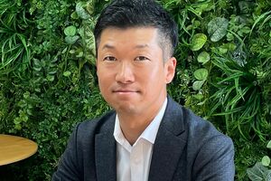 山村秀炯さん●東海エリアを中心に遺品整理や終活に関わる片付けなどをサポートする民間会社「グッドサービス」代表。事業のなかで直面した“おひとりさま”暮らしの現実をメディアで発信する。著書に『老後ひとり暮らしの壁』（アスコム）。