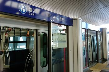 こじんまりとした、ゆりかもめの車両