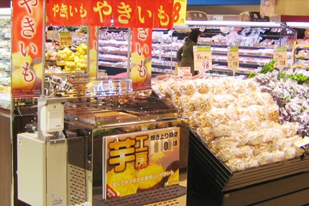 この焼きいも機は群馬県にある群商というメーカーのもので、店頭販売の普及に大きく貢献