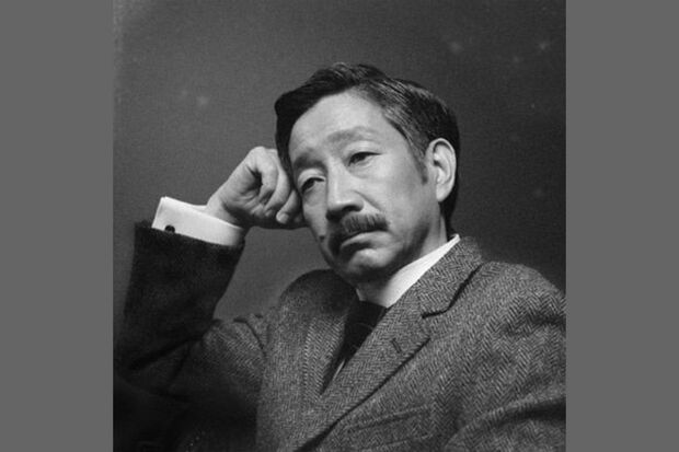 遺影となった夏目漱石風のKANさん。お気に入りのアーティスト写真を遺影にするところが彼らしい