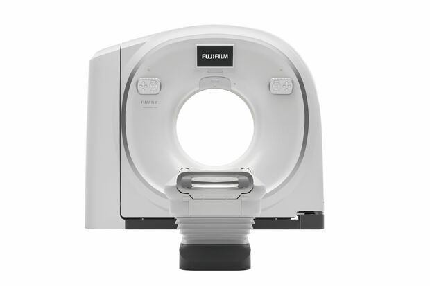 CTコロノグラフィーによる検査は、肛門にチューブを挿入して炭酸ガスを注入し、大腸を膨らませた状態でCT撮影を行い、内視鏡で見るような3D画像を再構成して観察・診断する方法。病変の位置が正確にわかり、大腸内視鏡の死角に存在する病変を発見することも。画像提供／富士フイルム株式会社